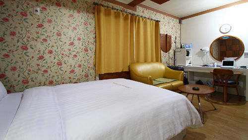 Cherbourg Hotel Чхонан Екстер'єр фото